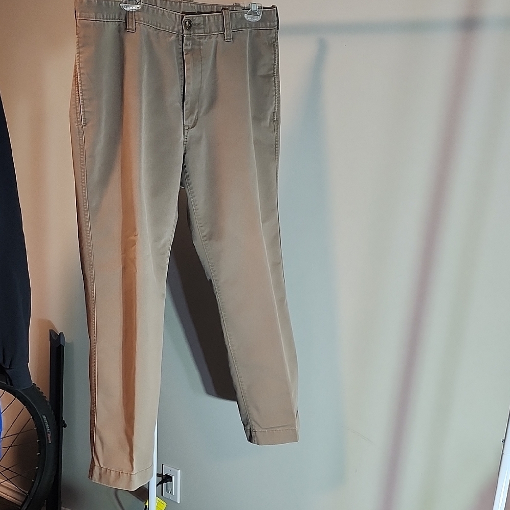 ⭐ Haggar Men's Khaki Chinos
